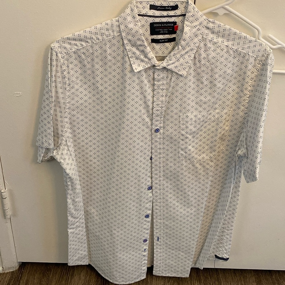 MEN BUTTON DOWN